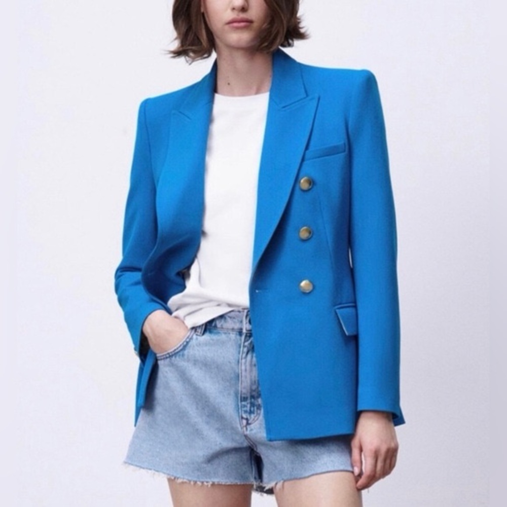 Zara Blue Blazer with Structured Shoulders and Fitted Silhouette